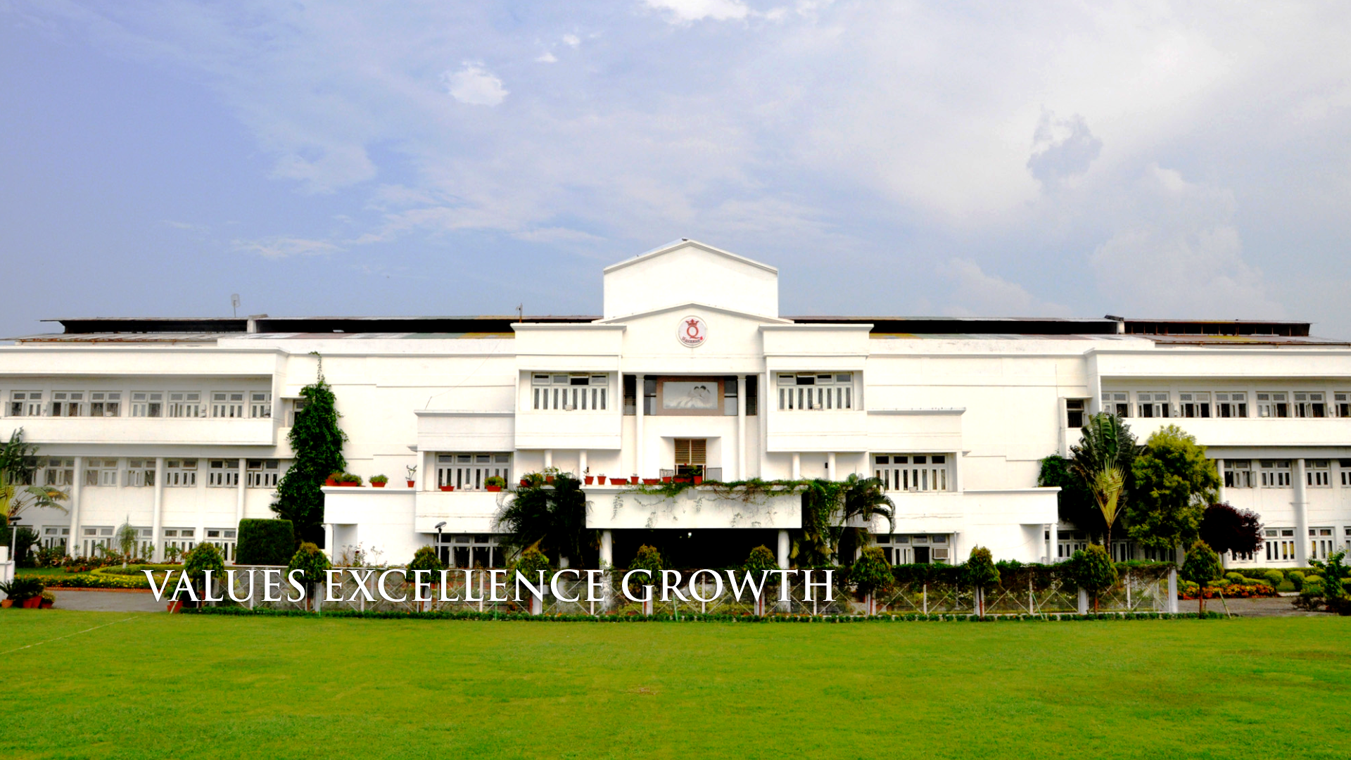 Queens’ College campus – Best CBSE school in Indore