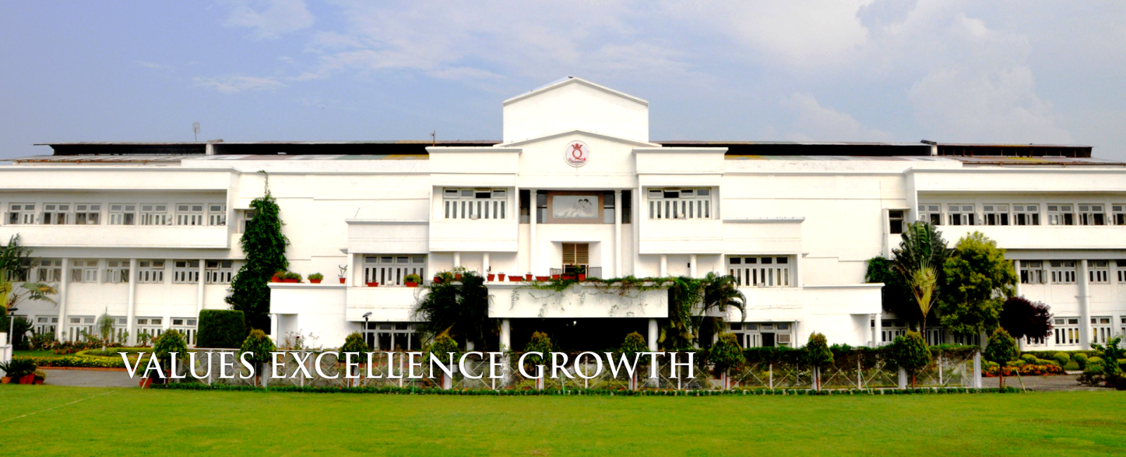 Queens’ College campus – Best CBSE school in Indore
